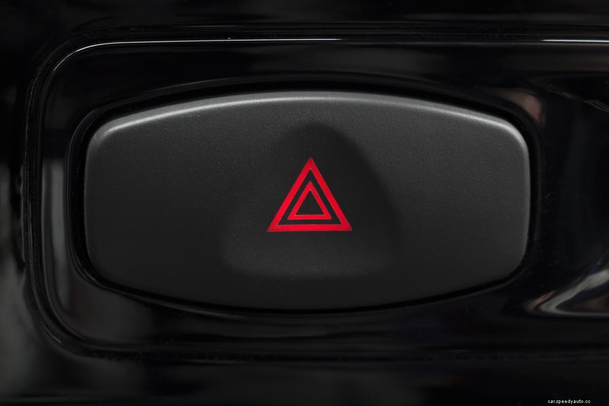 Why People Driving With Hazard Lights Flashing Should Stop Immediately