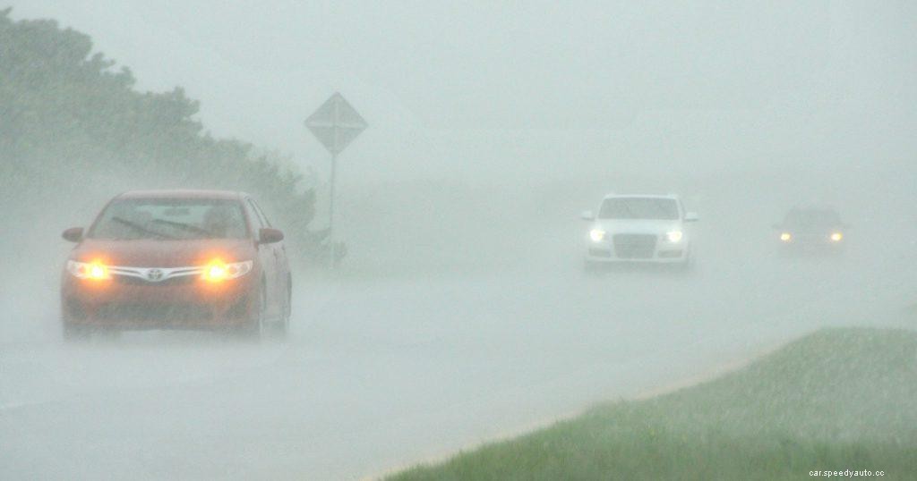 Why People Driving With Hazard Lights Flashing Should Stop Immediately