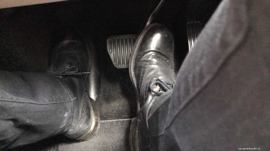 The 3 Best Ways To Drive A Car In Reverse Gear