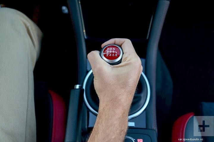 Shifting Without Clutch – How Does It Work In A Manual Car?