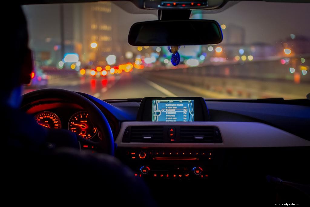 The Right Occasions For Using High Beam Headlights