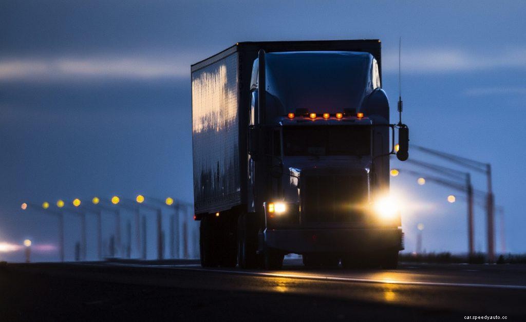 Why Do Truck Drivers Rarely Use Their High Beams At Night?