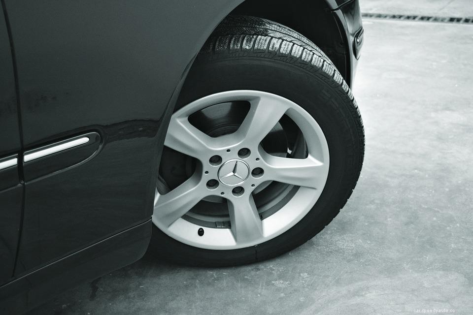 Which Tire Doesn’t Move When A Car Turns Right?