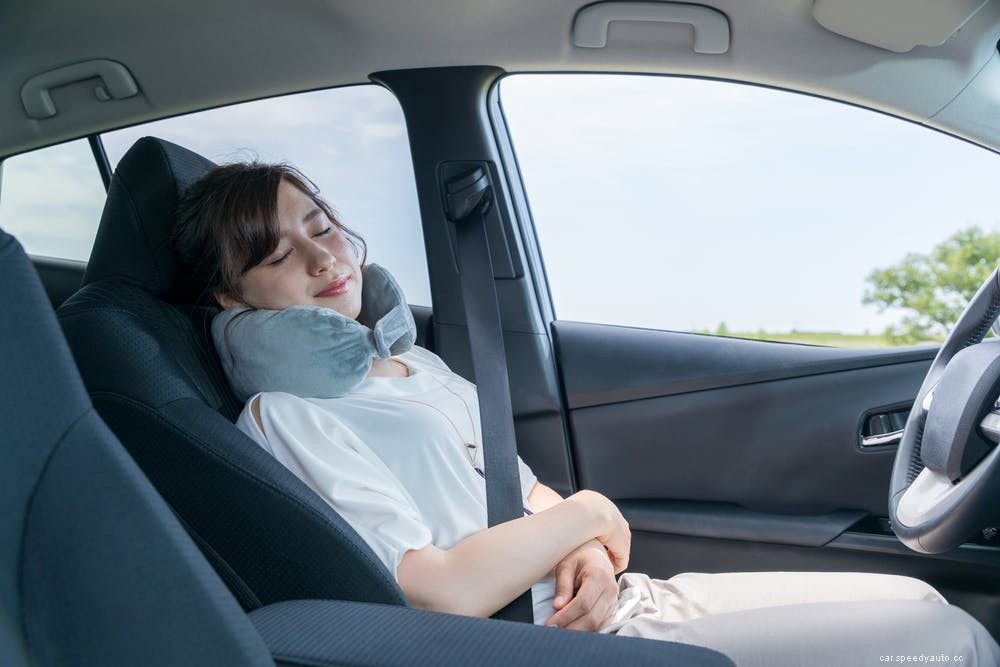 How To Stay Awake While Driving Long Distances or At Night