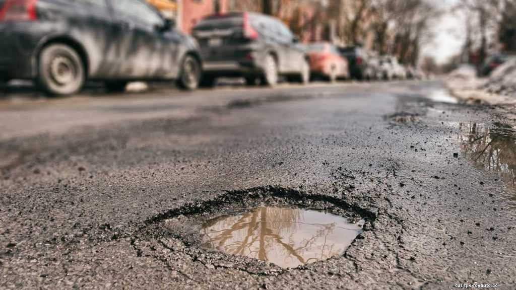 5 Common Road Hazards and How to Avoid Them