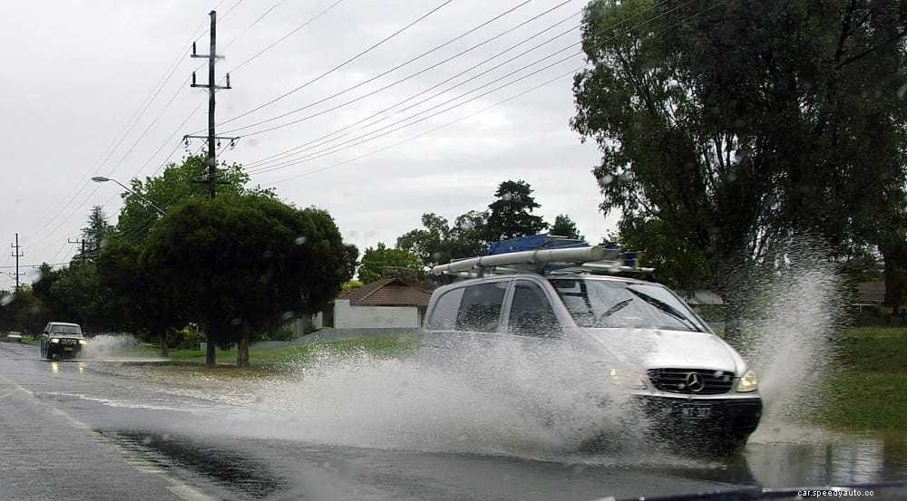 The Best Ways to Avoid Hydroplaning