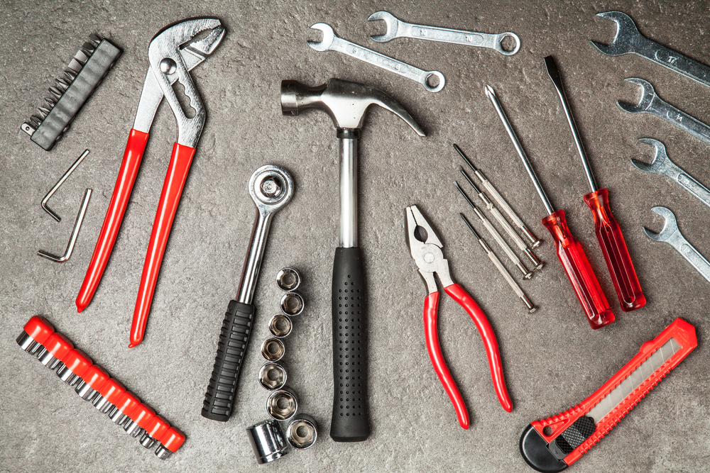 5 Things Every Driver Needs in a Car Tool Kit