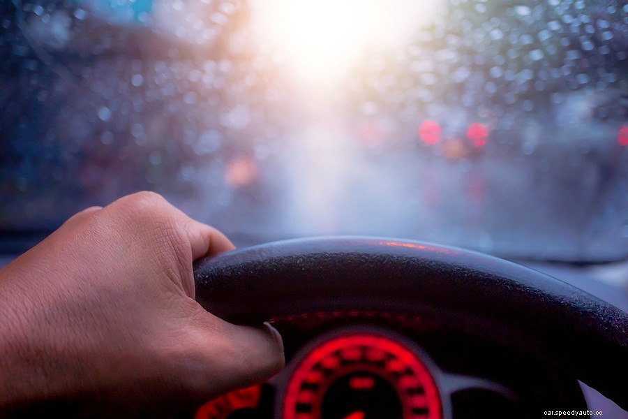 Can I Use Water Instead of Windshield Wiper Fluid?