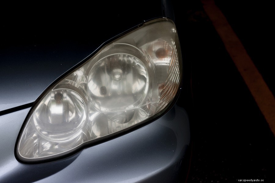 How to Clean Your Vehicle’s Headlights? 3 Simple Methods!