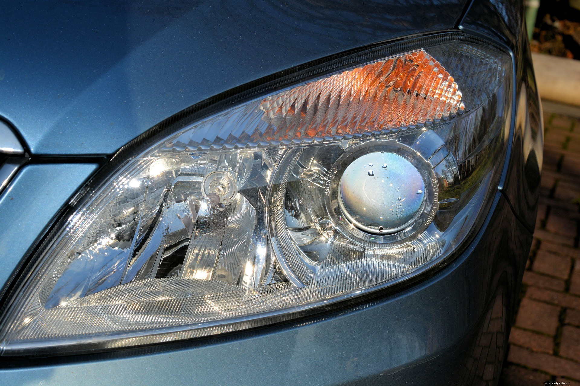 How to Clean Your Vehicle’s Headlights? 3 Simple Methods!
