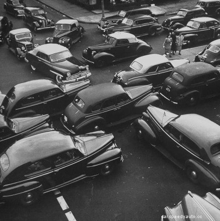 Driving Etiquette: How to Be a Gentleman Behind the Wheel