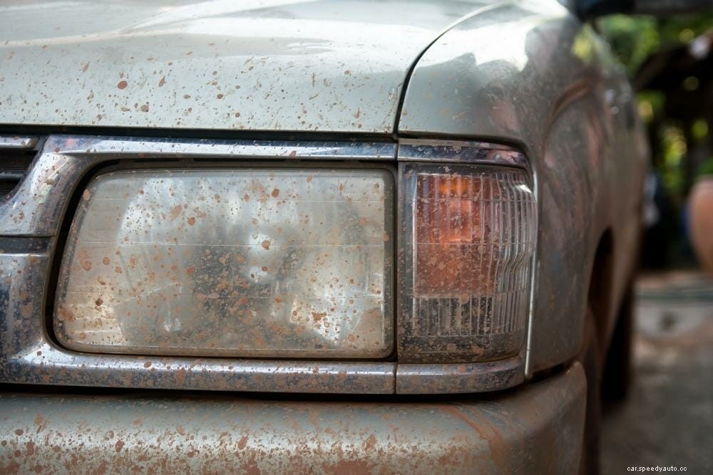 How To Clean Headlights With WD40, Toothpaste, and Baking Soda