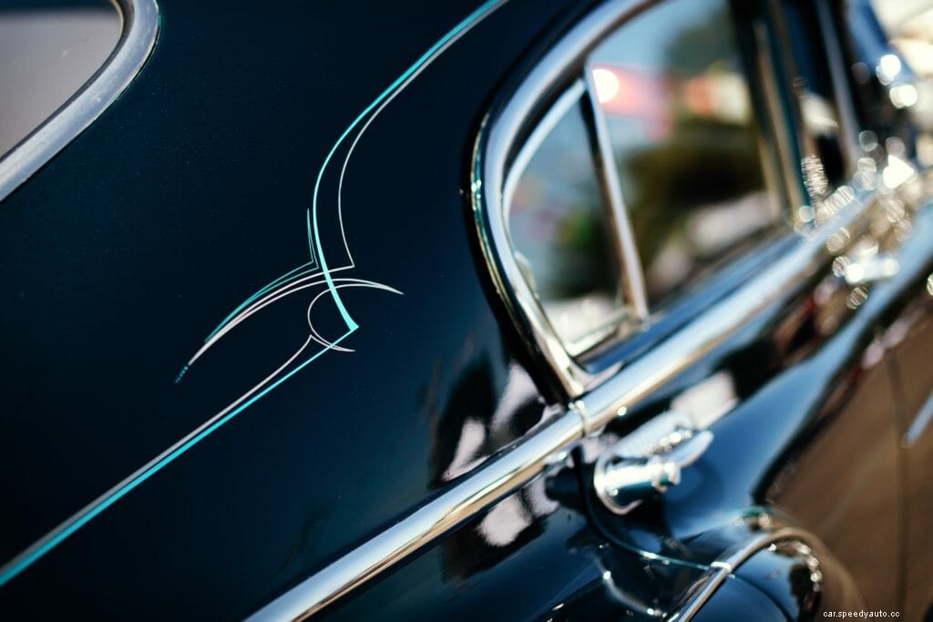 How To Remove Vinyl or Painted Pinstripes From a Car