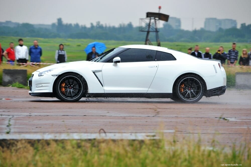 Why Is The Nissan GTR So Expensive