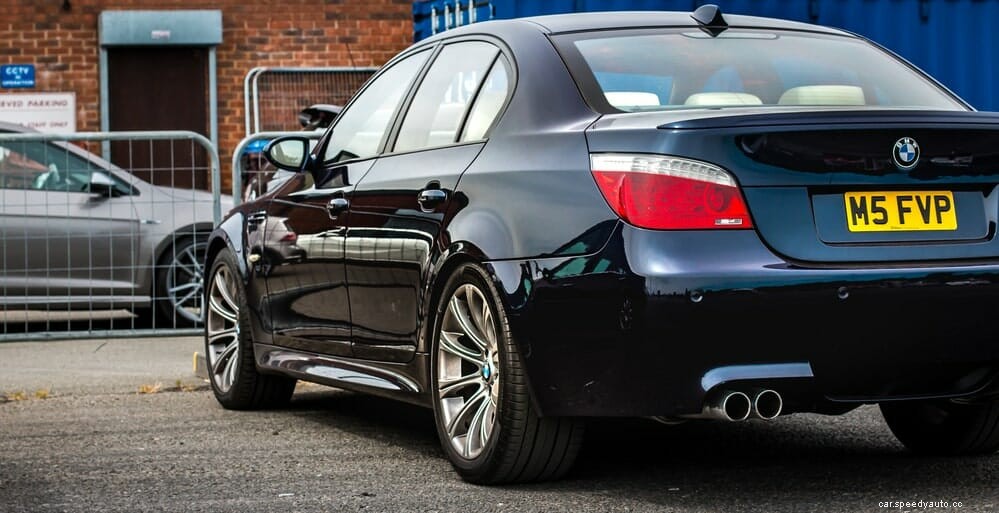 Does The BMW M5 Have A Sunroof?