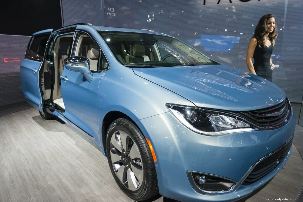 Chrysler Pacifica Cargo and Interior Space Dimensions