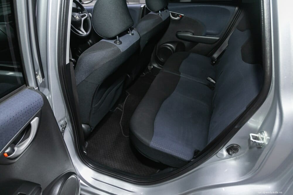 Does The Honda Passport Have A Third Row Of Seating?