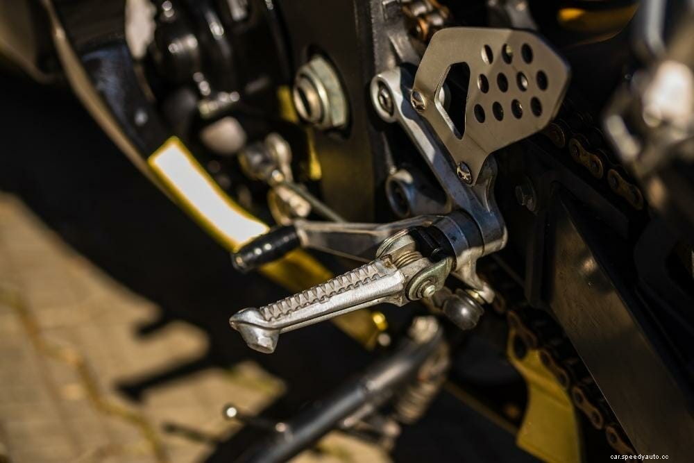 Motorcycle Quick Shifter Pros And Cons: Are They Worth It?