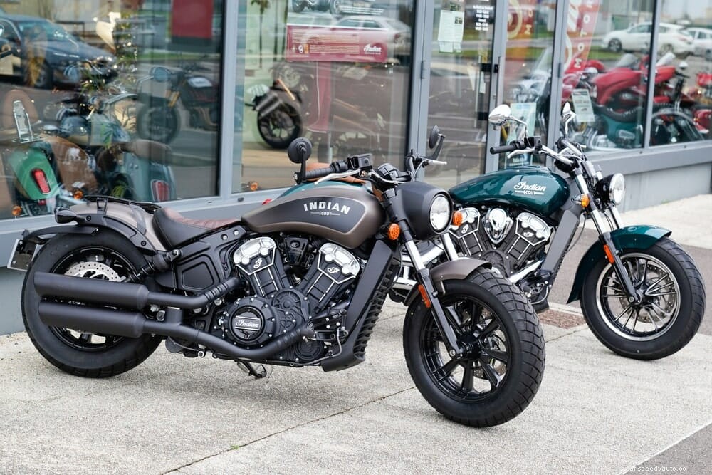 Wide vs Thin Motorcycle Tires: What’s The Difference?