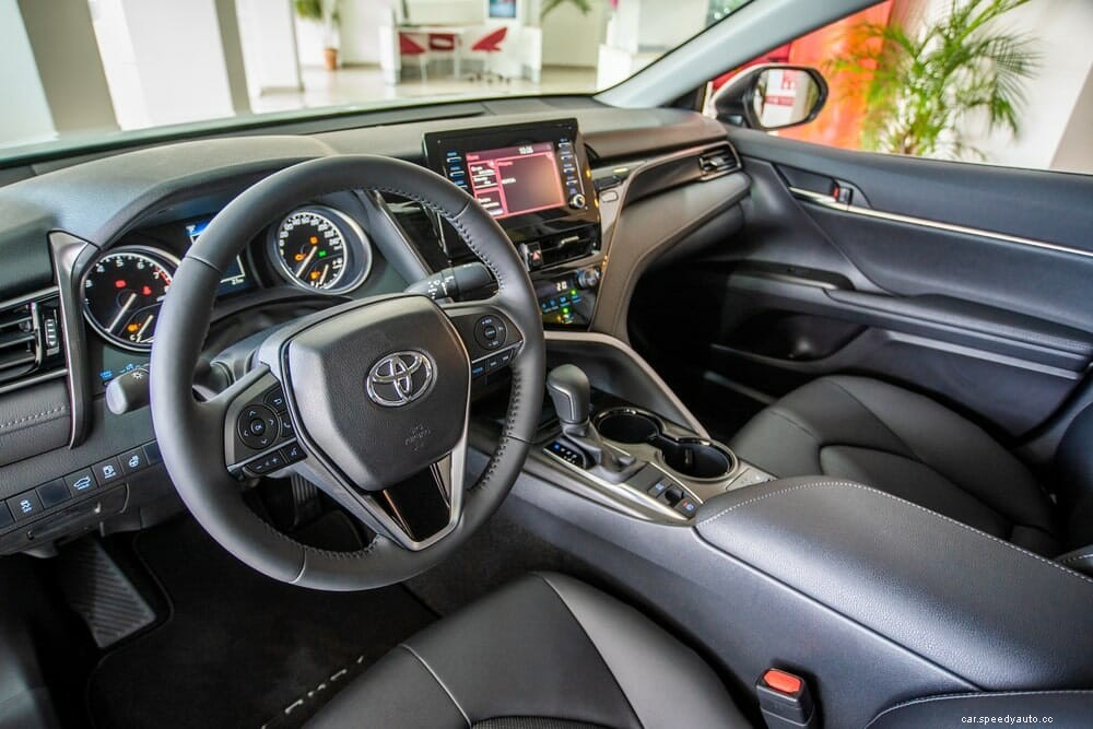 Which Toyota Camry Car Model Has Leather Seats?