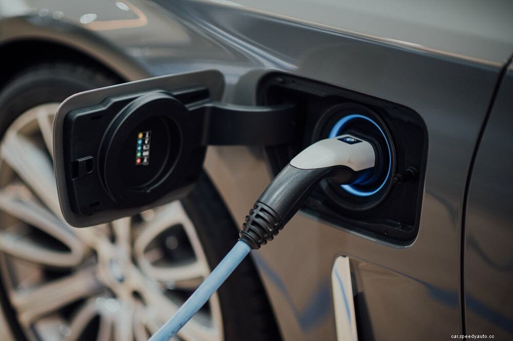 Only One Charger For 52 Electric Cars: Catastrophe on the way?