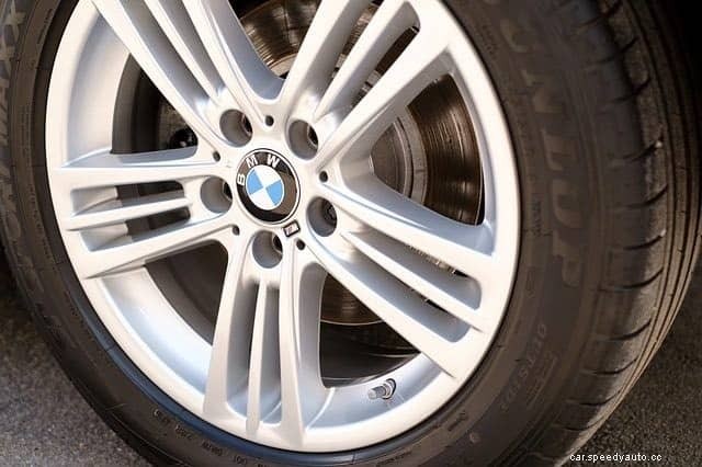 What Is the Easiest Way to Clean Car Rims?