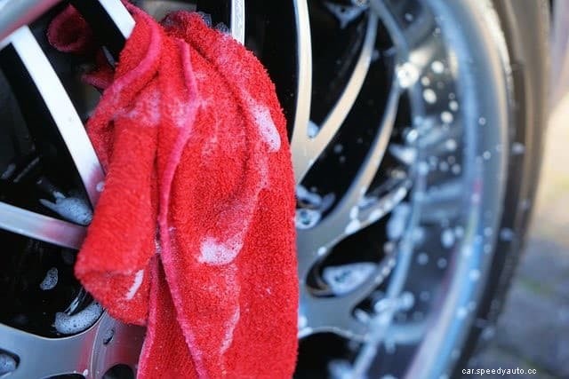 What Is the Easiest Way to Clean Car Rims?