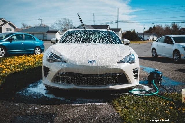 What Is the Most Efficient Way to Clean Car Windows?