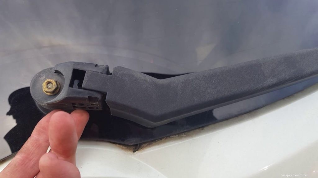 Monsoon Car Care: 5 Important Tips For Windshield Wiper Of Your Car