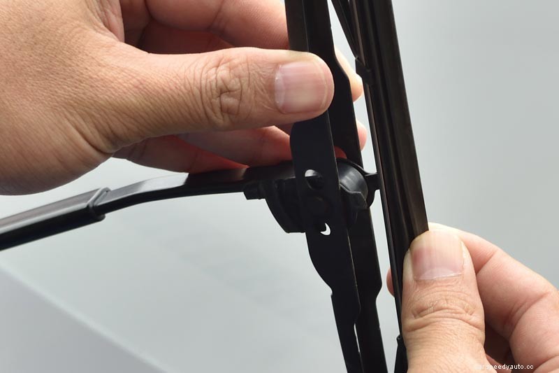 How To Change The Windshield Wiper Of Your Car