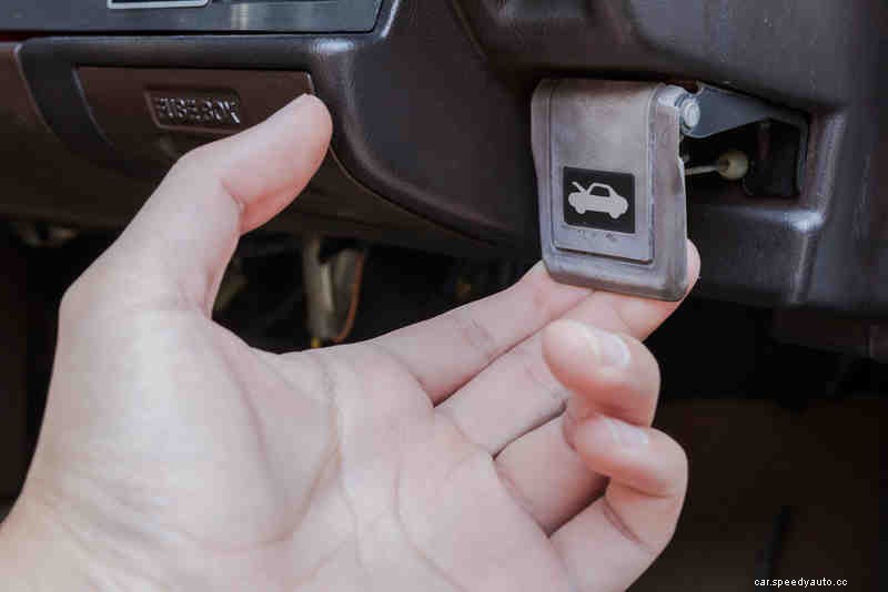 How To Fill Your Car’s Windshield Washer Fluid Properly