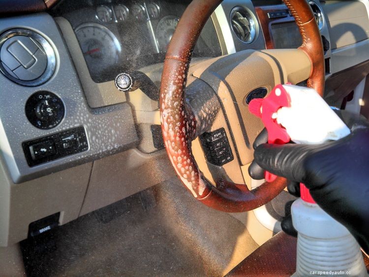 How to clean your steering wheel?