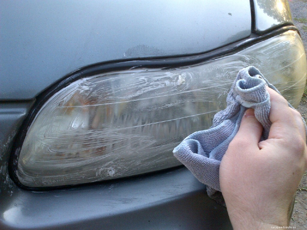 How to change the bulb of your car’s headlight?