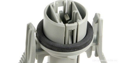 How to change the bulb of your car’s headlight?