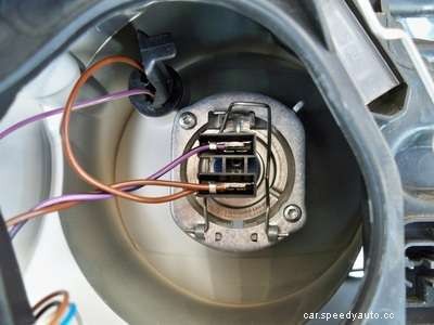 How to change the bulb of your car’s headlight?