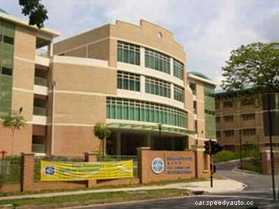 How do you become a qualified mechanic in Singapore?