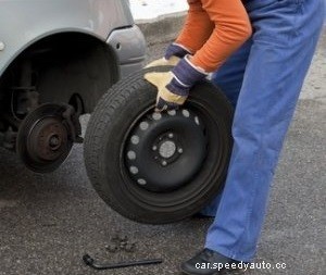 How to Safely Change Your Tyre on the Road