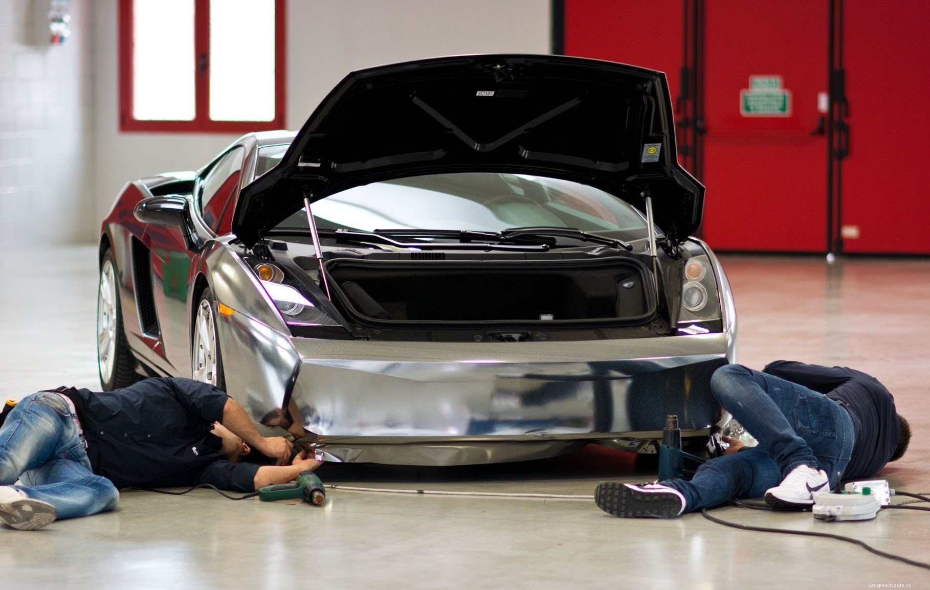 Car Wrapping or Spray Painting: A Comparison