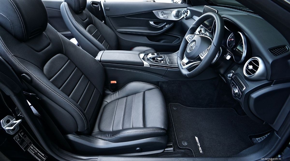 How Do Airbags Work to Protect Passengers in Car Accidents?