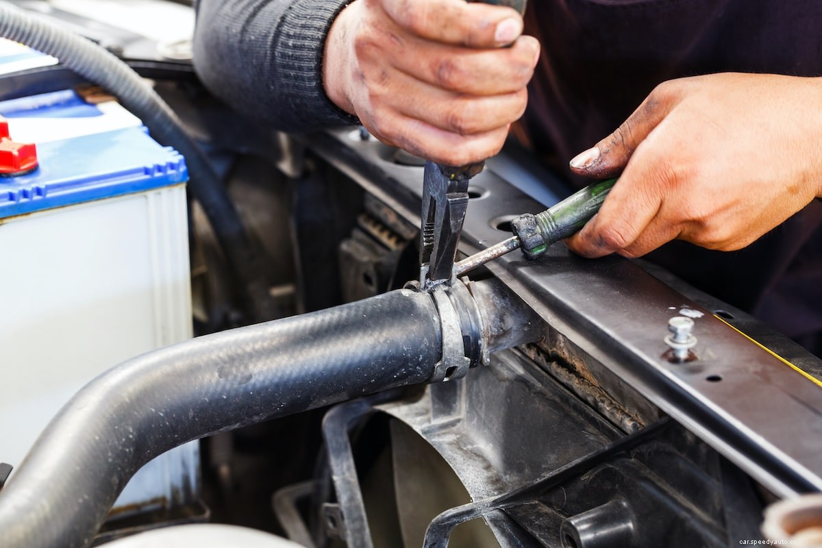 3 Warning Signs You Need to Bring Your Car into a Repair Shop