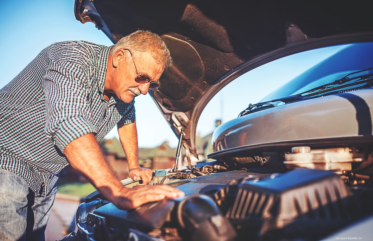 3 Warning Signs You Need to Bring Your Car into a Repair Shop