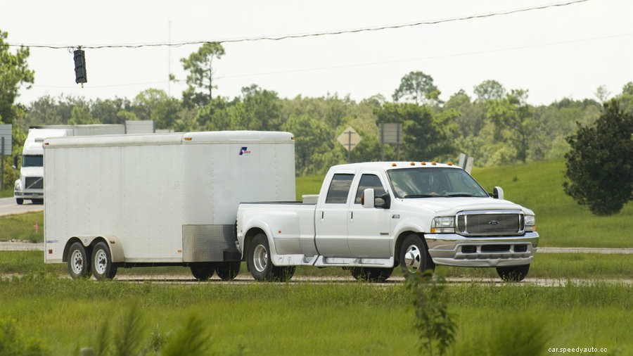 Safety Tips For Towing a Trailer