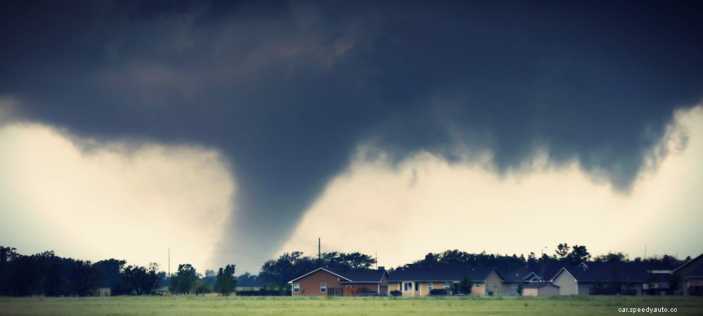 Cars and tornadoes: what to do and not to do if you are in your car when the tornado strikes