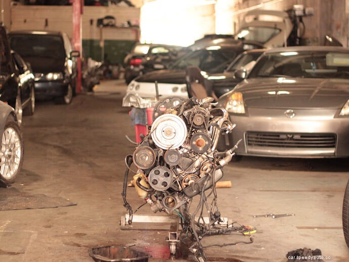 The battery warning light does not light up when the battery is broken