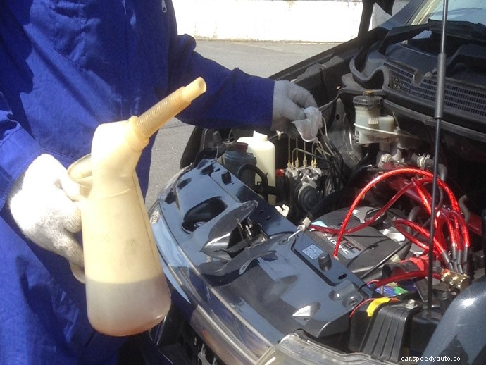 When the oil check lamp lights up, how to check it out and what to do?