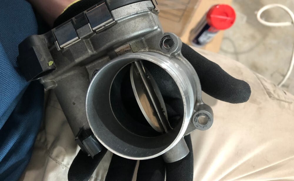 How to Clean a Throttle Body (10 Steps DIY)