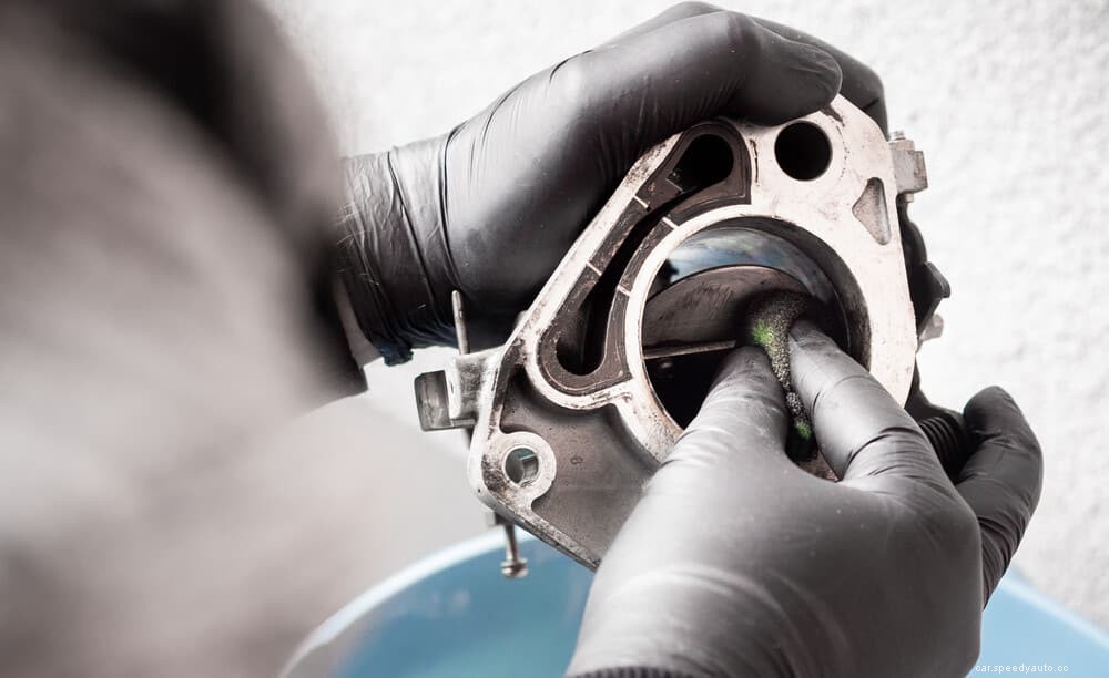 How to Clean a Throttle Body (10 Steps DIY)