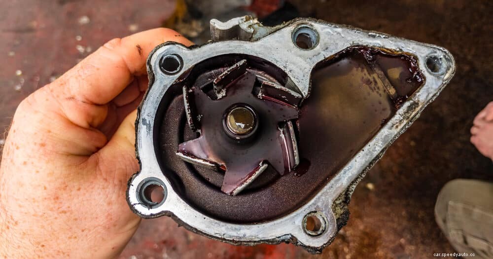 6 Symptoms of a Bad Water Pump (Function & Location)