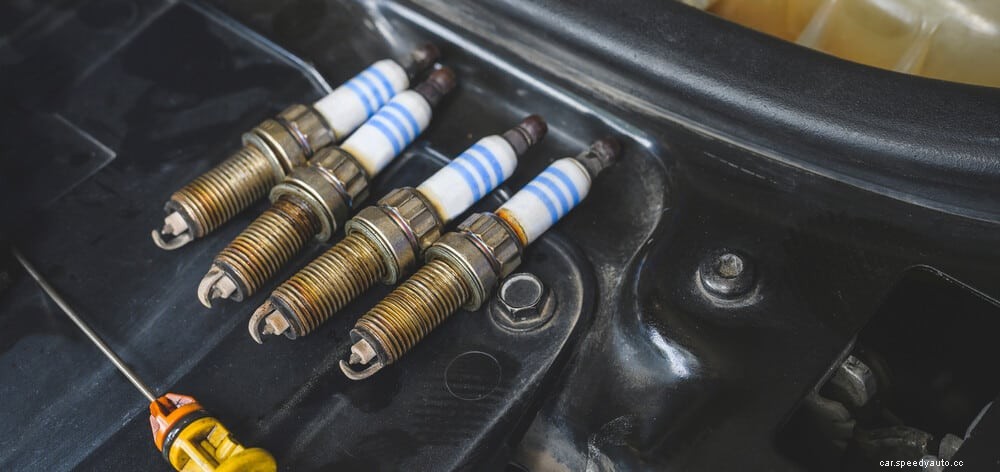 5 Symptoms of a Bad Valve Cover (& Replacement Cost)