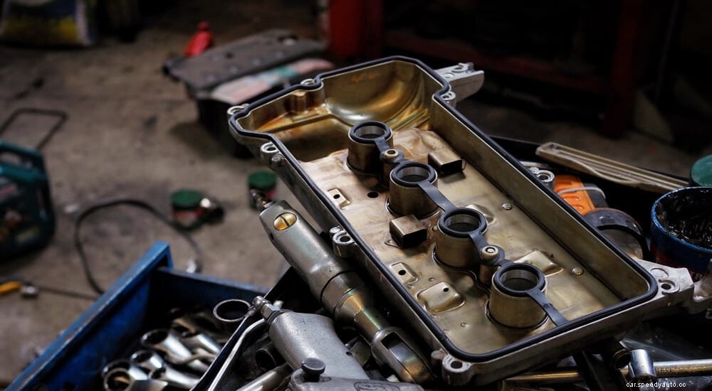 5 Symptoms of a Bad Valve Cover (& Replacement Cost)